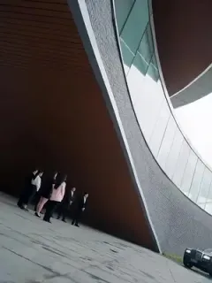 Istri CEO adalah bos