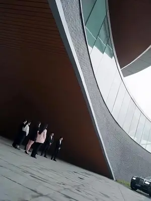 Istri CEO adalah bos