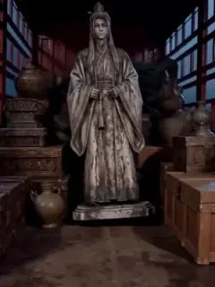 Menikah dengan dewa patung